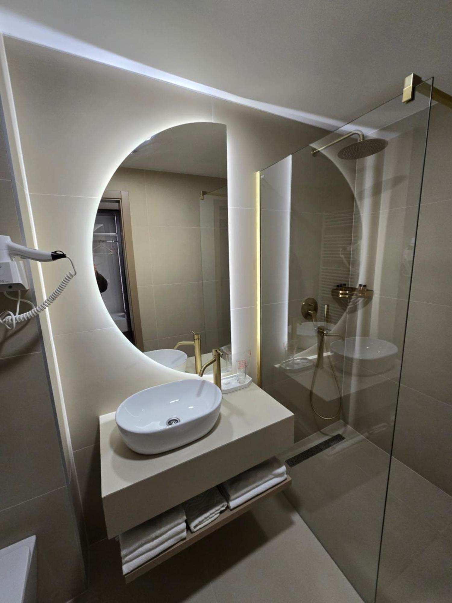 Hotel In Zepce ภายนอก รูปภาพ